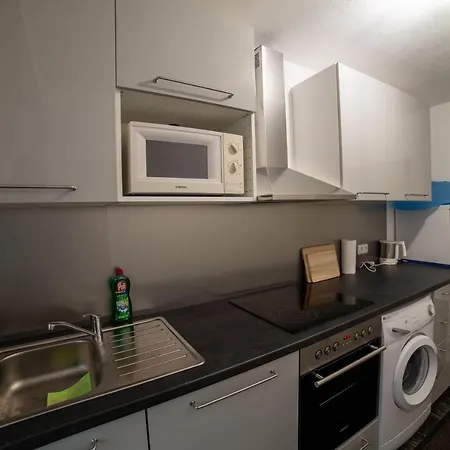 Beautiful 2-bedroom-apartment Near Olympiapark アパート ミュンヘン